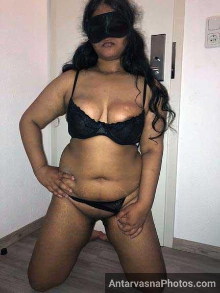 https://pub-5fcdf72a54cd4edbb03ec3edaa415a42.r2.dev/nakedleaks/seductive_photos_of_sultry_bhabhi_with_curvy_figure/1.jpg