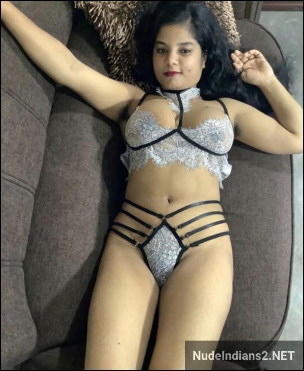 https://pub-5fcdf72a54cd4edbb03ec3edaa415a42.r2.dev/nakedleaks/seductive_photos_of_urvashi_basu_in_traditional_attire/3.jpg