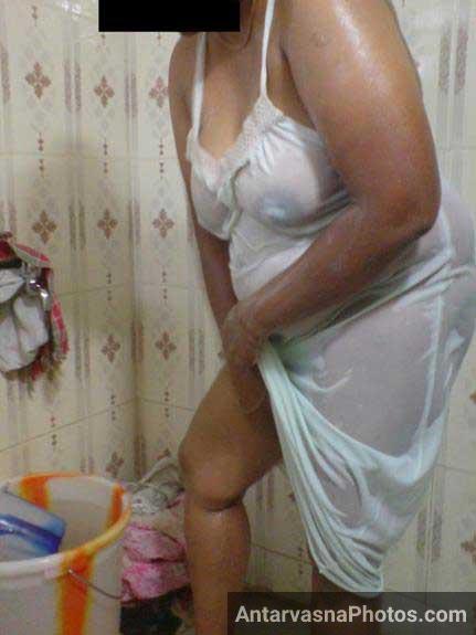 https://pub-5fcdf72a54cd4edbb03ec3edaa415a42.r2.dev/nakedleaks/seductive_photos_of_voluptuous_aunt_in_the_shower/2.jpg