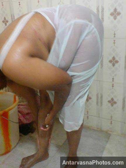 https://pub-5fcdf72a54cd4edbb03ec3edaa415a42.r2.dev/nakedleaks/seductive_photos_of_voluptuous_aunt_in_the_shower/3.jpg
