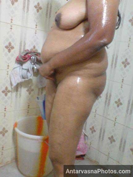 https://pub-5fcdf72a54cd4edbb03ec3edaa415a42.r2.dev/nakedleaks/seductive_photos_of_voluptuous_aunt_in_the_shower/4.jpg