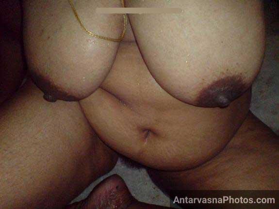 https://pub-5fcdf72a54cd4edbb03ec3edaa415a42.r2.dev/nakedleaks/seductive_photos_of_voluptuous_aunt_in_the_shower/6.jpg