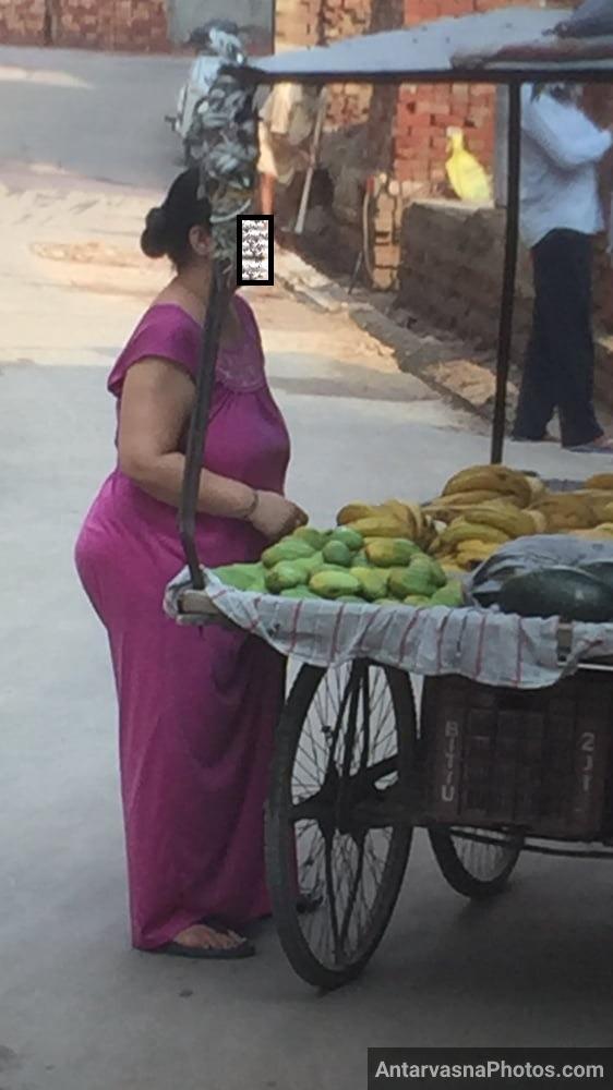 https://pub-5fcdf72a54cd4edbb03ec3edaa415a42.r2.dev/nakedleaks/seductive_pictures_in_aunty's_gown_while_buying_bananas/13.jpg