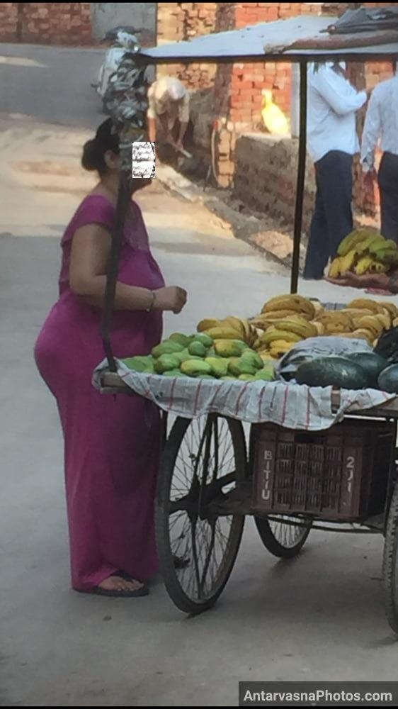 https://pub-5fcdf72a54cd4edbb03ec3edaa415a42.r2.dev/nakedleaks/seductive_pictures_in_aunty's_gown_while_buying_bananas/17.jpg
