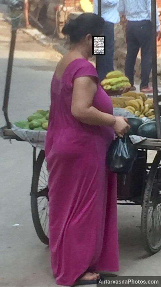 https://pub-5fcdf72a54cd4edbb03ec3edaa415a42.r2.dev/nakedleaks/seductive_pictures_in_aunty's_gown_while_buying_bananas/24.jpg