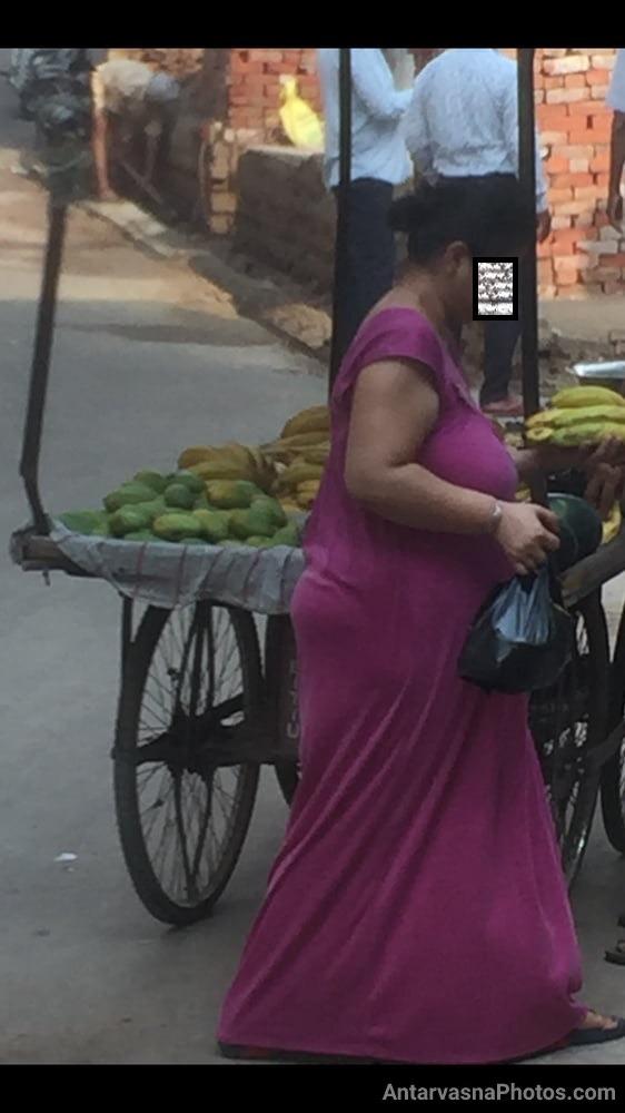 https://pub-5fcdf72a54cd4edbb03ec3edaa415a42.r2.dev/nakedleaks/seductive_pictures_in_aunty's_gown_while_buying_bananas/26.jpg