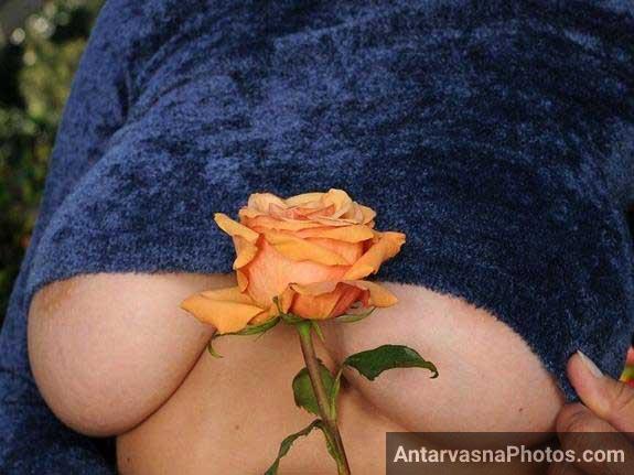https://pub-5fcdf72a54cd4edbb03ec3edaa415a42.r2.dev/nakedleaks/seductive_pictures_in_the_garden_of_a_non-resident_aunt/0.jpg