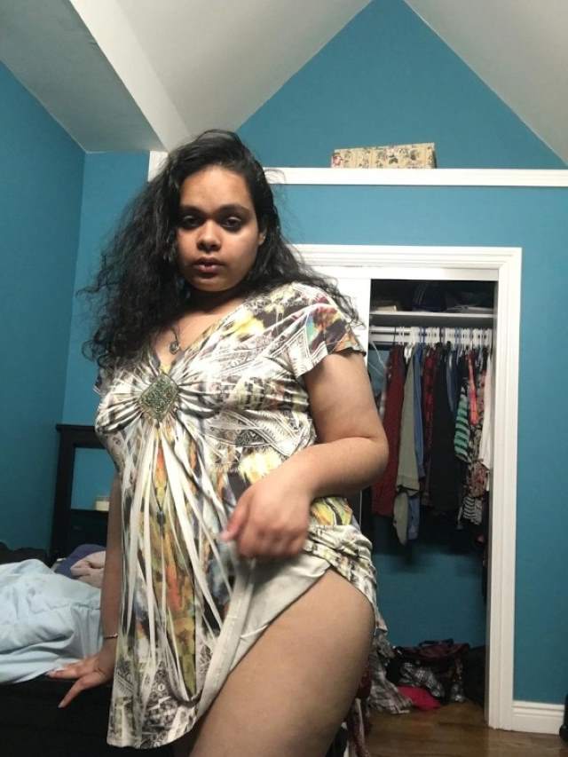 https://pub-5fcdf72a54cd4edbb03ec3edaa415a42.r2.dev/nakedleaks/seductive_pictures_of_a_busty_indian_beauty/12.jpg