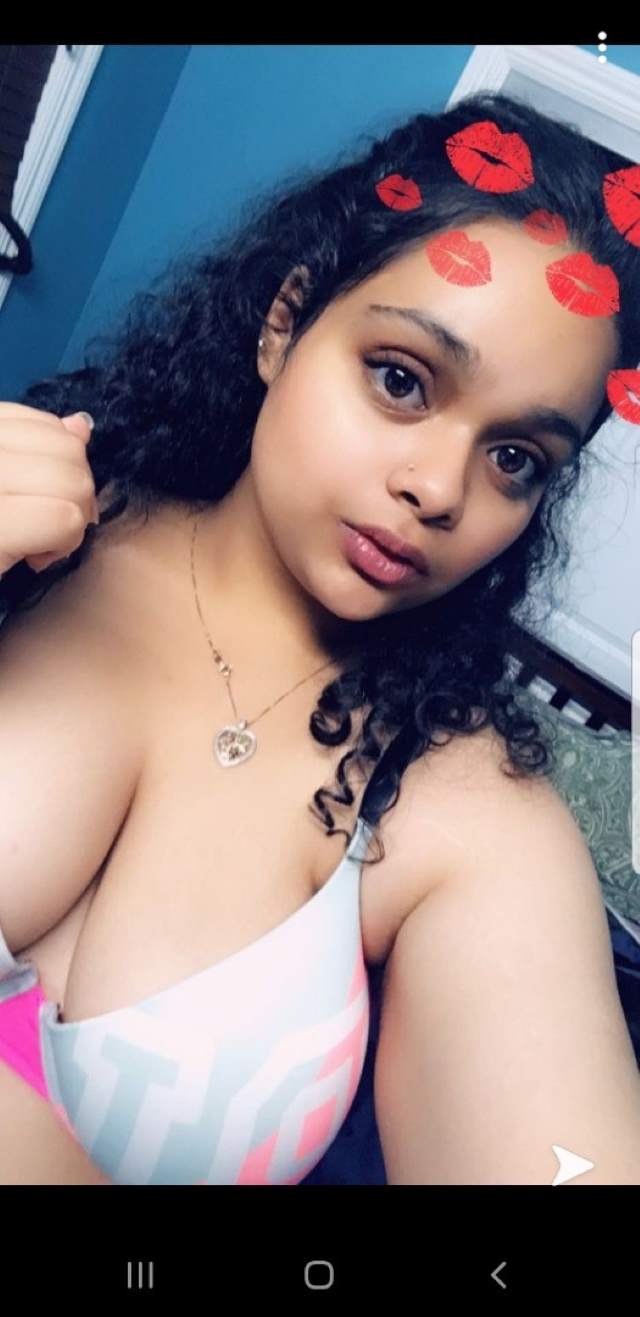 https://pub-5fcdf72a54cd4edbb03ec3edaa415a42.r2.dev/nakedleaks/seductive_pictures_of_a_busty_indian_beauty/15.jpg
