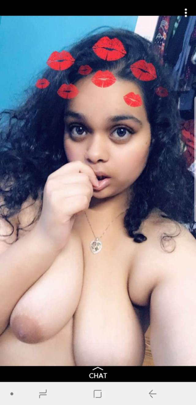 https://pub-5fcdf72a54cd4edbb03ec3edaa415a42.r2.dev/nakedleaks/seductive_pictures_of_a_busty_indian_beauty/16.jpg