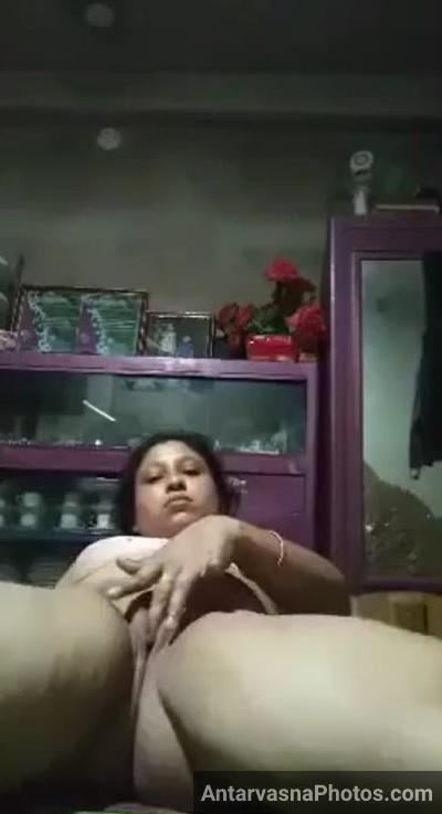 https://pub-5fcdf72a54cd4edbb03ec3edaa415a42.r2.dev/nakedleaks/seductive_pictures_of_a_passionate_village_woman/4.jpg
