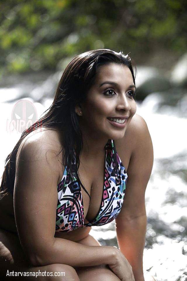 https://pub-5fcdf72a54cd4edbb03ec3edaa415a42.r2.dev/nakedleaks/seductive_pictures_of_desi_bhabhi_bathing_in_the_river/0.jpg