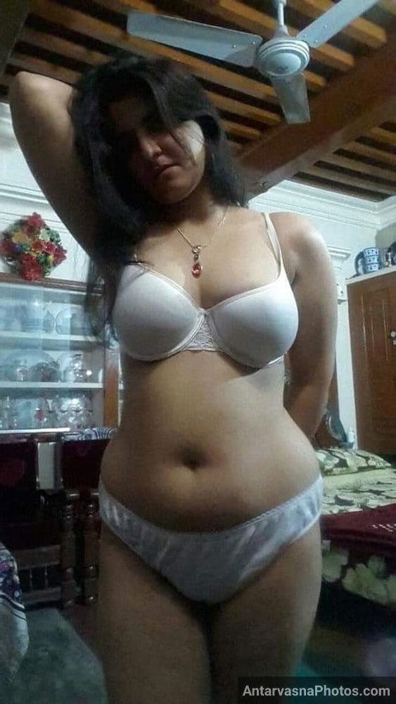 https://pub-5fcdf72a54cd4edbb03ec3edaa415a42.r2.dev/nakedleaks/seductive_punjabi_bhabhi_51_lingerie_pictures/11.jpg