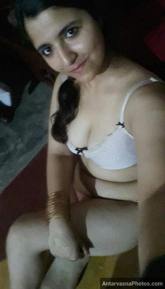 https://pub-5fcdf72a54cd4edbb03ec3edaa415a42.r2.dev/nakedleaks/seductive_punjabi_bhabhi_51_lingerie_pictures/17.jpg