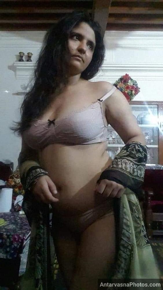 https://pub-5fcdf72a54cd4edbb03ec3edaa415a42.r2.dev/nakedleaks/seductive_punjabi_bhabhi_51_lingerie_pictures/26.jpg