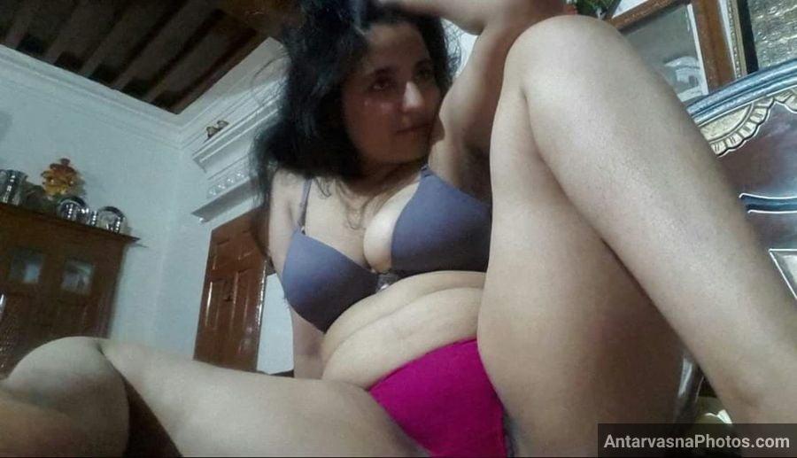 https://pub-5fcdf72a54cd4edbb03ec3edaa415a42.r2.dev/nakedleaks/seductive_punjabi_bhabhi_51_lingerie_pictures/3.jpg