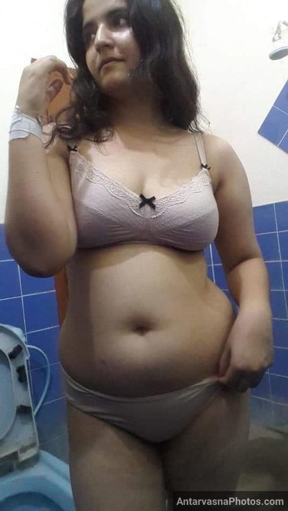 https://pub-5fcdf72a54cd4edbb03ec3edaa415a42.r2.dev/nakedleaks/seductive_punjabi_bhabhi_51_lingerie_pictures/30.jpg