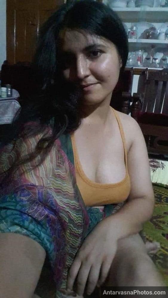 https://pub-5fcdf72a54cd4edbb03ec3edaa415a42.r2.dev/nakedleaks/seductive_punjabi_bhabhi_51_lingerie_pictures/35.jpg