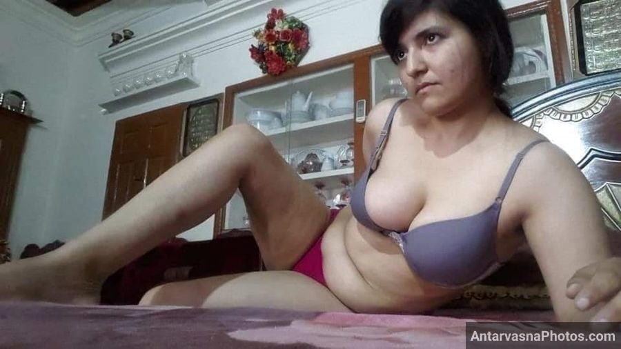 https://pub-5fcdf72a54cd4edbb03ec3edaa415a42.r2.dev/nakedleaks/seductive_punjabi_bhabhi_51_lingerie_pictures/37.jpg