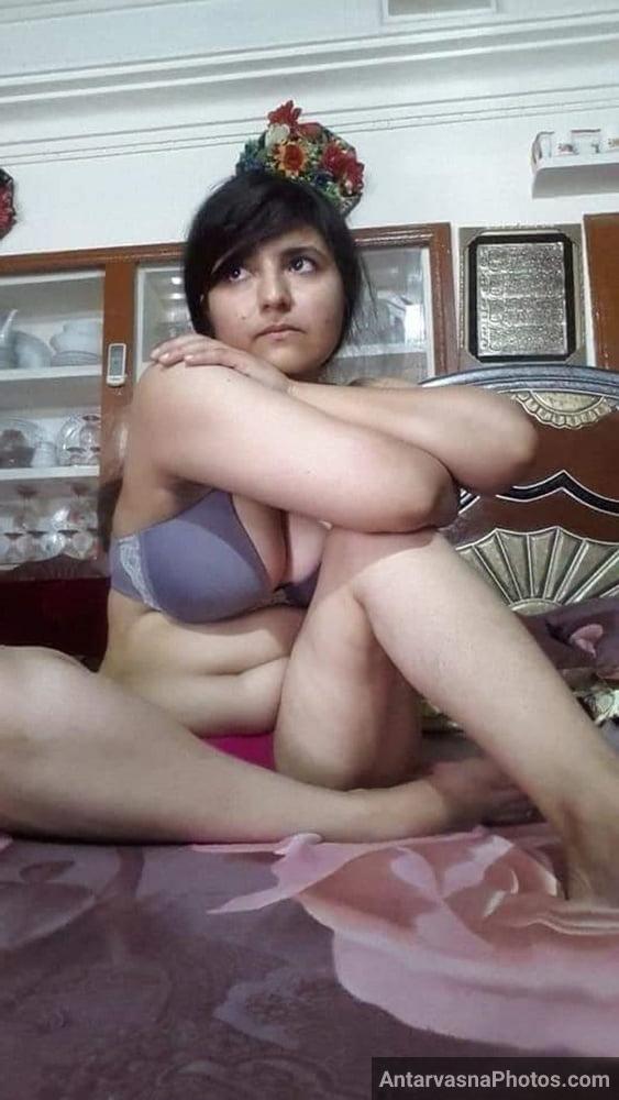 https://pub-5fcdf72a54cd4edbb03ec3edaa415a42.r2.dev/nakedleaks/seductive_punjabi_bhabhi_51_lingerie_pictures/48.jpg