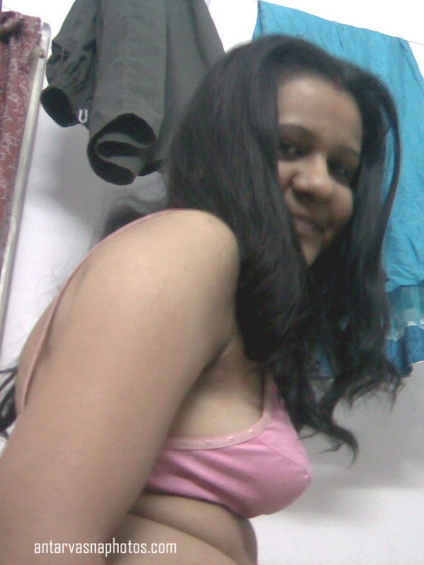 https://pub-5fcdf72a54cd4edbb03ec3edaa415a42.r2.dev/nakedleaks/seductive_punjabi_girl_muskan's_intimate_pictures/1.jpg