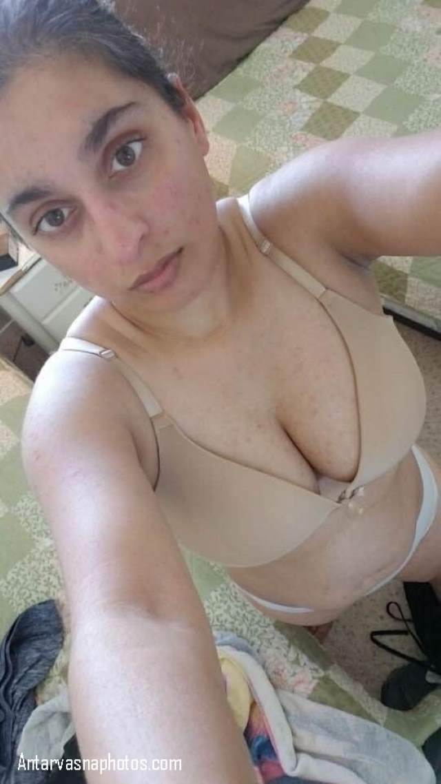 https://pub-5fcdf72a54cd4edbb03ec3edaa415a42.r2.dev/nakedleaks/seductive_punjabi_wife's_sensual_nude_images/0.jpg