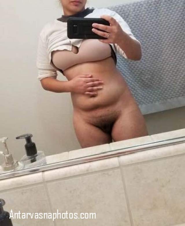https://pub-5fcdf72a54cd4edbb03ec3edaa415a42.r2.dev/nakedleaks/seductive_punjabi_wife's_sensual_nude_images/2.jpg
