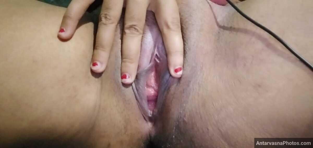 https://pub-5fcdf72a54cd4edbb03ec3edaa415a42.r2.dev/nakedleaks/seductive_rural_wife's_pink_pussy_photos/6.jpg