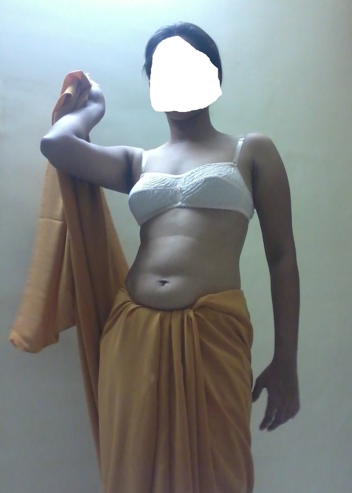 https://pub-5fcdf72a54cd4edbb03ec3edaa415a42.r2.dev/nakedleaks/seductive_sandhya_in_provocative_pose/1.jpg