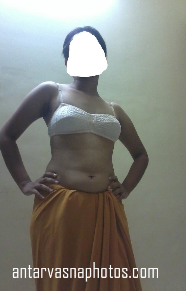 https://pub-5fcdf72a54cd4edbb03ec3edaa415a42.r2.dev/nakedleaks/seductive_sandhya_in_provocative_pose/2.jpg
