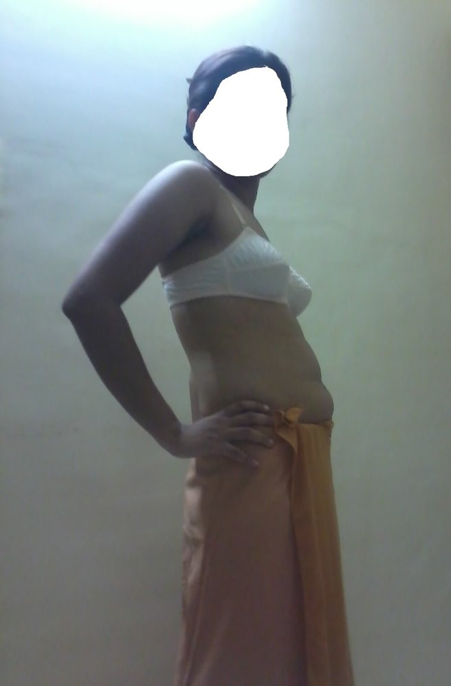 https://pub-5fcdf72a54cd4edbb03ec3edaa415a42.r2.dev/nakedleaks/seductive_sandhya_in_provocative_pose/3.jpg