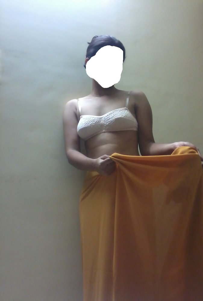 https://pub-5fcdf72a54cd4edbb03ec3edaa415a42.r2.dev/nakedleaks/seductive_sandhya_in_provocative_pose/4.jpg
