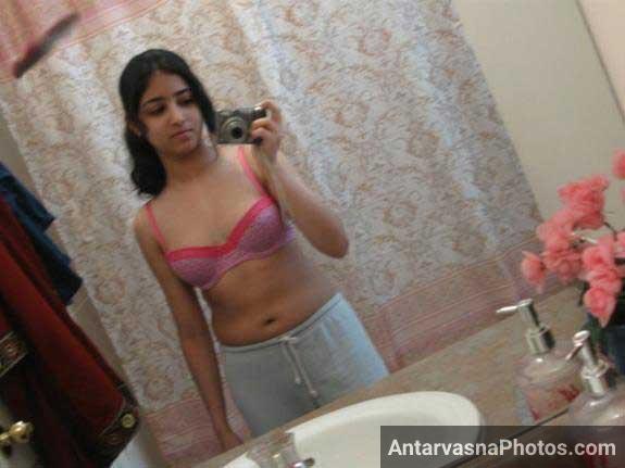 https://pub-5fcdf72a54cd4edbb03ec3edaa415a42.r2.dev/nakedleaks/seductive_selfies_of_an_indian_girl/1.jpg