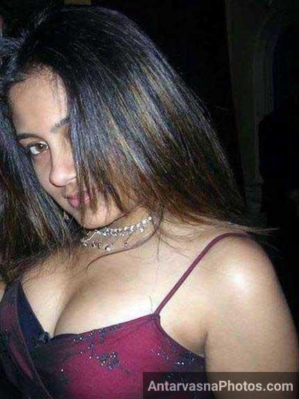 Seductive Selfies of an Indian Girl