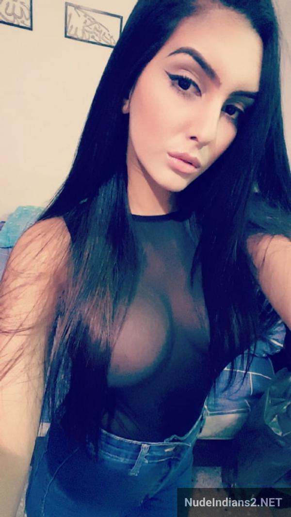 https://pub-5fcdf72a54cd4edbb03ec3edaa415a42.r2.dev/nakedleaks/seductive_selfies_of_two_18+_delhi_girls_named_aditi_&_krutika/46.jpg