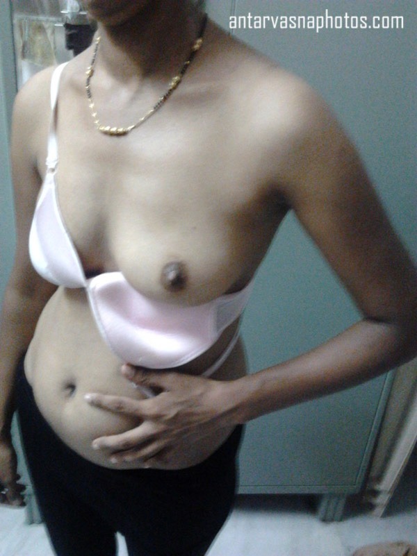 https://pub-5fcdf72a54cd4edbb03ec3edaa415a42.r2.dev/nakedleaks/seductive_sister's_bosom_–_family_intimate_moments/2.jpg