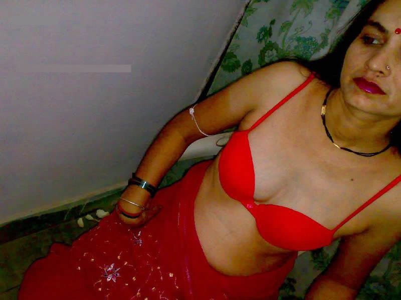 https://pub-5fcdf72a54cd4edbb03ec3edaa415a42.r2.dev/nakedleaks/seductive_snapshots_of_sunita's_busty_charms/1.jpg