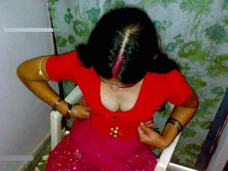 https://pub-5fcdf72a54cd4edbb03ec3edaa415a42.r2.dev/nakedleaks/seductive_snapshots_of_sunita's_busty_charms/4.jpg