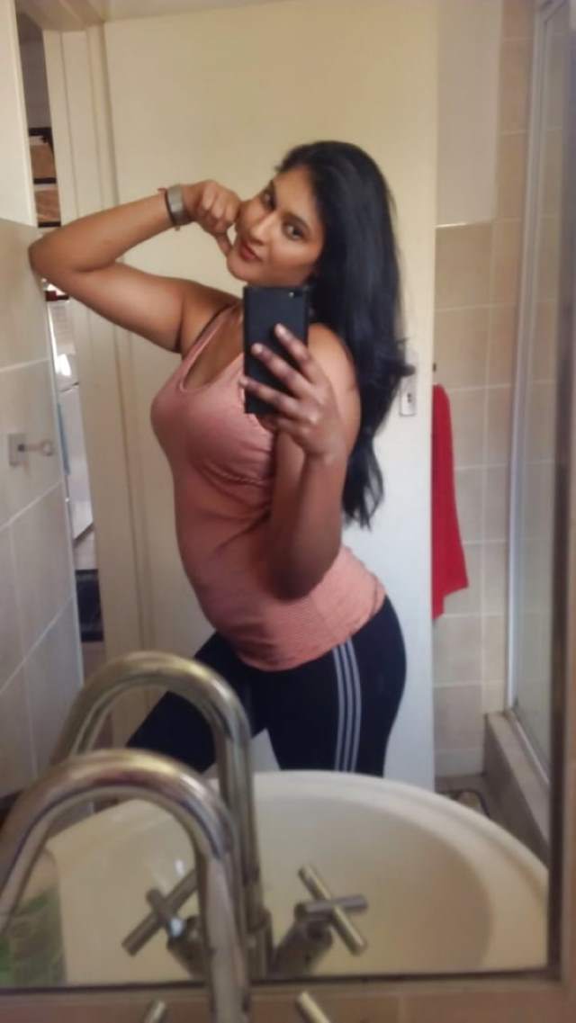 https://pub-5fcdf72a54cd4edbb03ec3edaa415a42.r2.dev/nakedleaks/seductive_sonali's_sensual_adult_pictures/1.jpg
