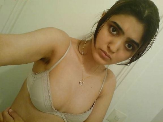 https://pub-5fcdf72a54cd4edbb03ec3edaa415a42.r2.dev/nakedleaks/seductive_sonali's_sensual_adult_pictures/11.jpg