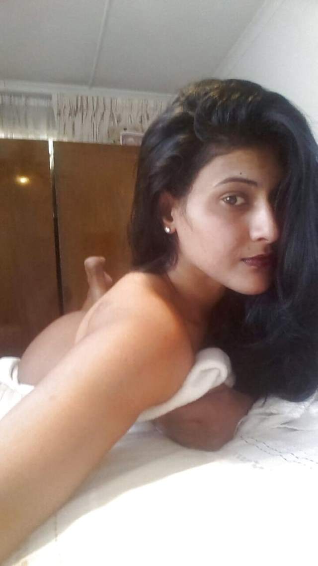 https://pub-5fcdf72a54cd4edbb03ec3edaa415a42.r2.dev/nakedleaks/seductive_sonali's_sensual_adult_pictures/21.jpg