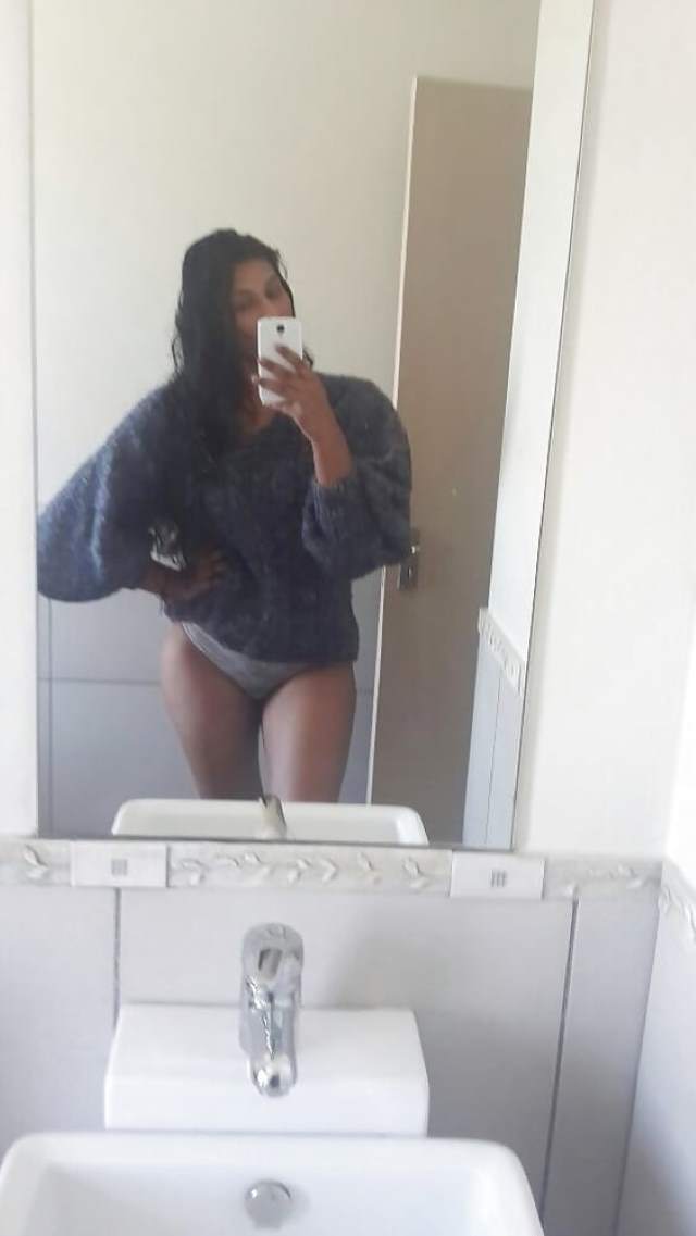 https://pub-5fcdf72a54cd4edbb03ec3edaa415a42.r2.dev/nakedleaks/seductive_sonali's_sensual_adult_pictures/4.jpg