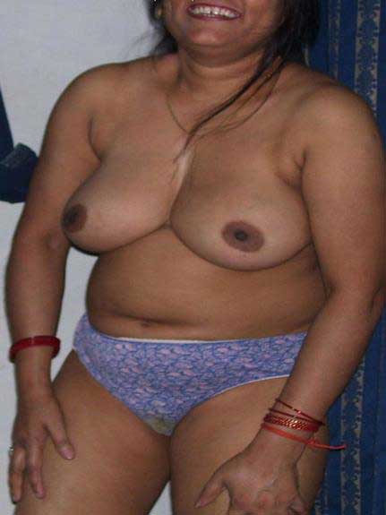 https://pub-5fcdf72a54cd4edbb03ec3edaa415a42.r2.dev/nakedleaks/seductive_south_indian_aunty_with_spicy_desires/3.jpg