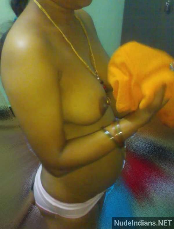 https://pub-5fcdf72a54cd4edbb03ec3edaa415a42.r2.dev/nakedleaks/seductive_tamil_aunties'_revealing_snapshots_to_explore!/18.jpg