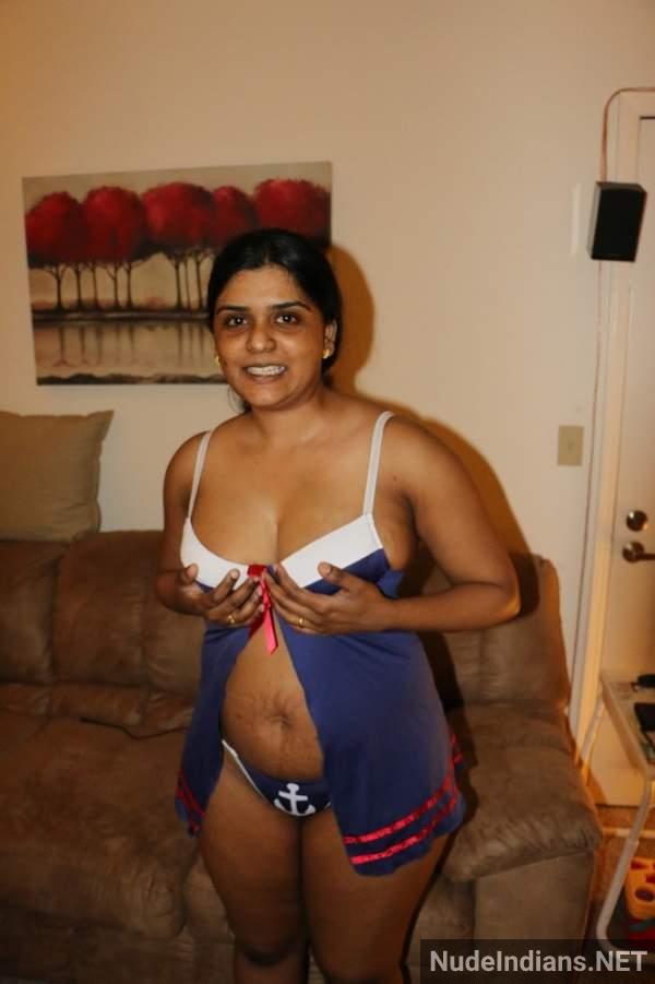 https://pub-5fcdf72a54cd4edbb03ec3edaa415a42.r2.dev/nakedleaks/seductive_tamil_aunties'_revealing_snapshots_to_explore!/22.jpg