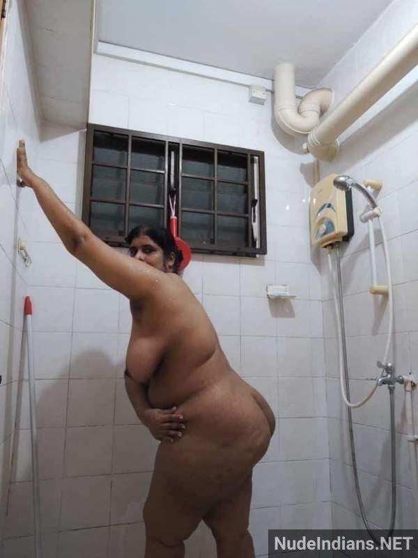 https://pub-5fcdf72a54cd4edbb03ec3edaa415a42.r2.dev/nakedleaks/seductive_tamil_aunties'_revealing_snapshots_to_explore!/25.jpg