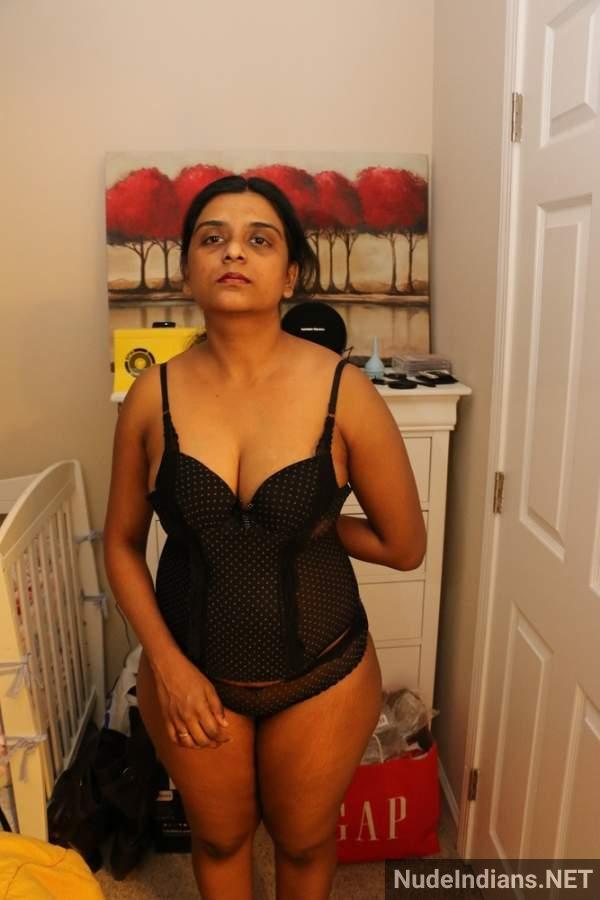 https://pub-5fcdf72a54cd4edbb03ec3edaa415a42.r2.dev/nakedleaks/seductive_tamil_aunties'_revealing_snapshots_to_explore!/37.jpg
