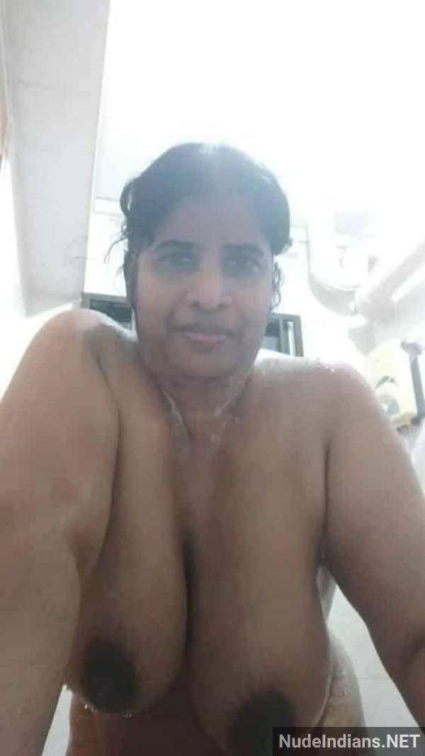 https://pub-5fcdf72a54cd4edbb03ec3edaa415a42.r2.dev/nakedleaks/seductive_tamil_aunties'_revealing_snapshots_to_explore!/7.jpg
