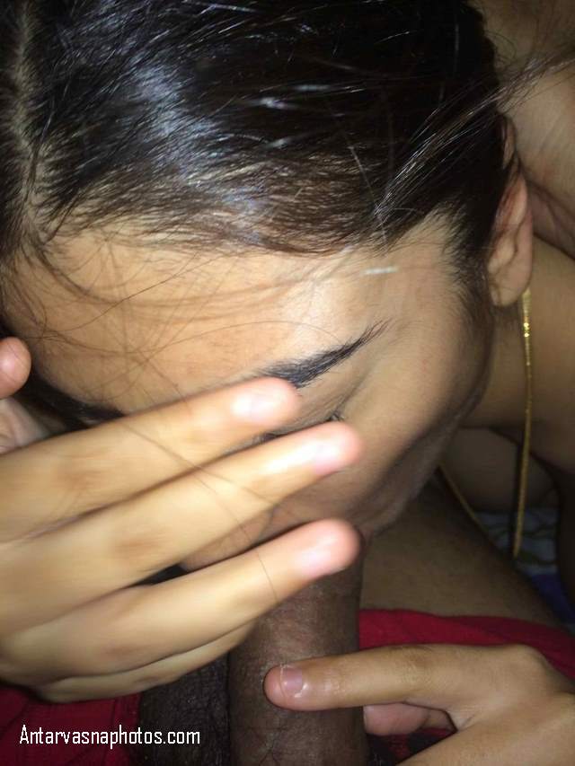 Seductive Teen Giving Sexy Photos to Her Lover