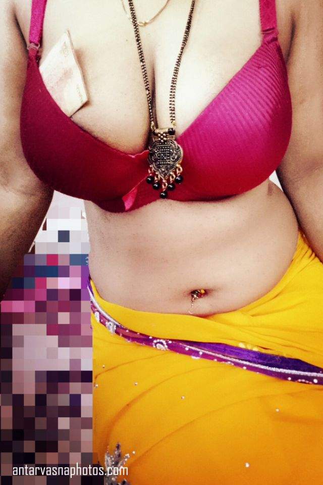 https://pub-5fcdf72a54cd4edbb03ec3edaa415a42.r2.dev/nakedleaks/seductive_twist_in_the_family:_bhabhi's_playful_surprise/2.jpg